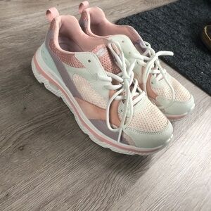 BOBS x Skechers | 7.5 | Pink and Cream Athletic Shoes